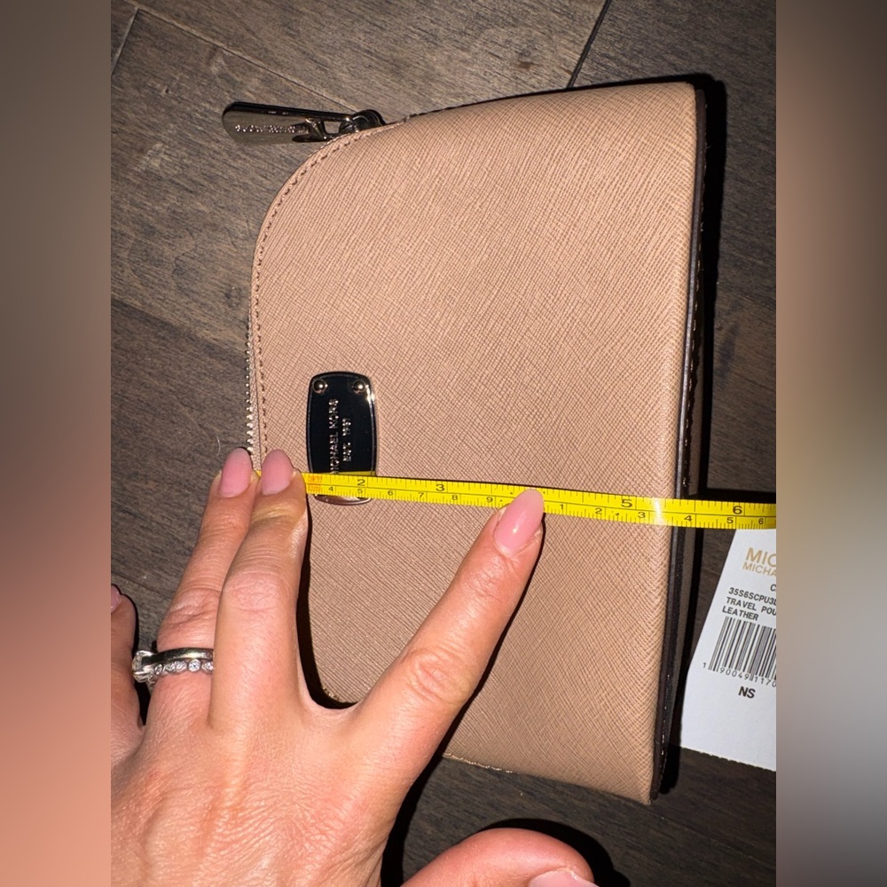 Michael Kors travel pouch - Picture 7 of 7